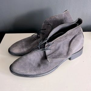 Beautiful Italian leather suede boots made by Benhart Italy, worn maybe once…